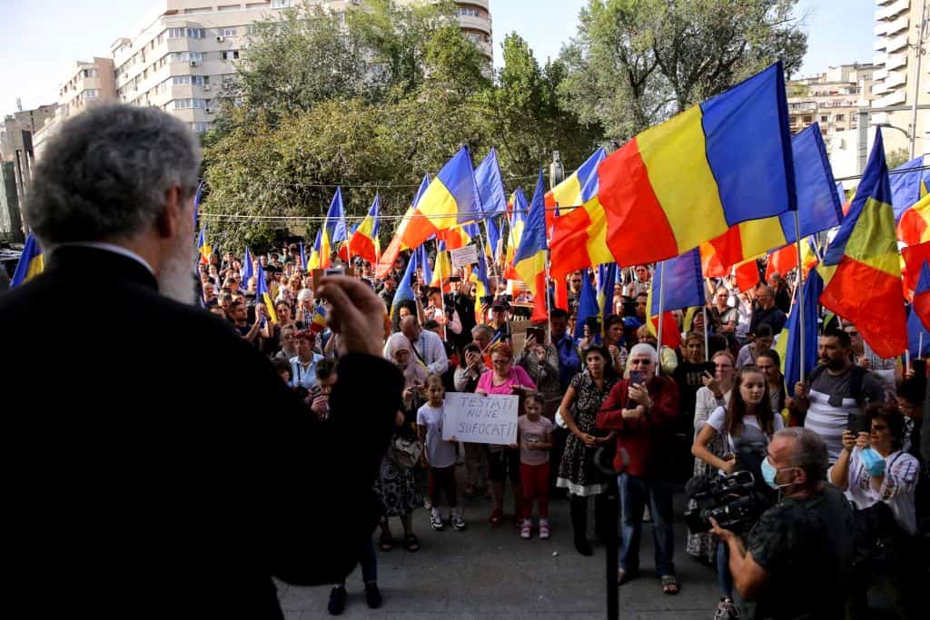 FOTO VIDEO Protest la București împotriva purtării măștii la orele de curs