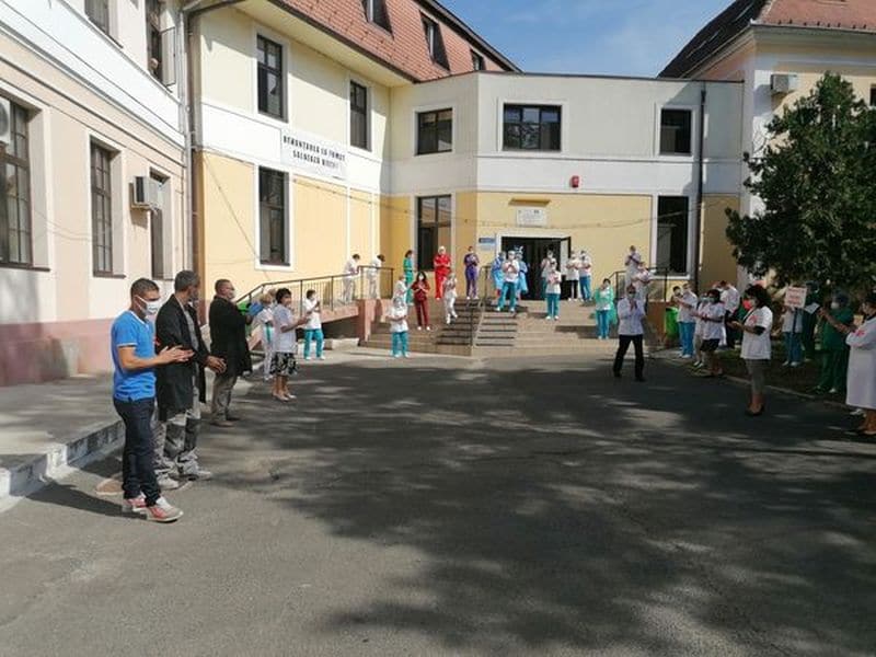 video foto: moment emoționant la spitalul de pneumoftiziologie din sibiu – cadrele medicale aplaudate