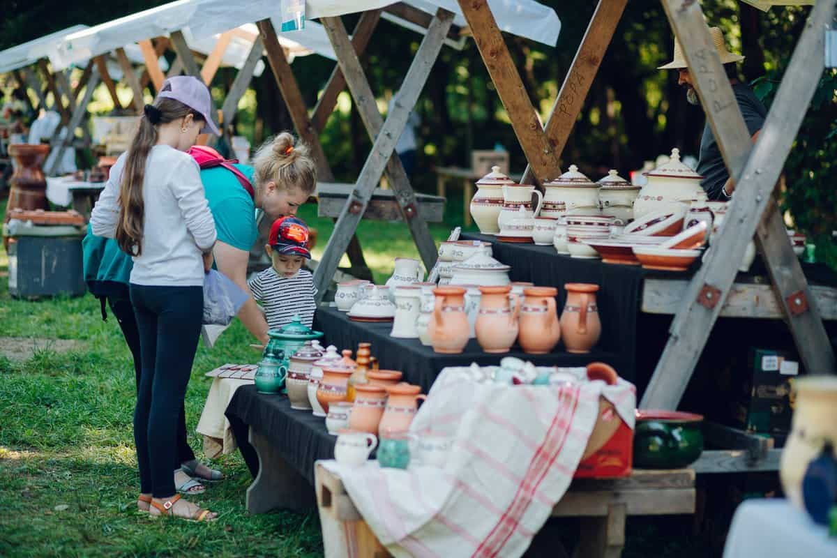 e vineri - începe târgul „frumos. ceramic. folositor”. programul complet al evenimentului din muzeul astra