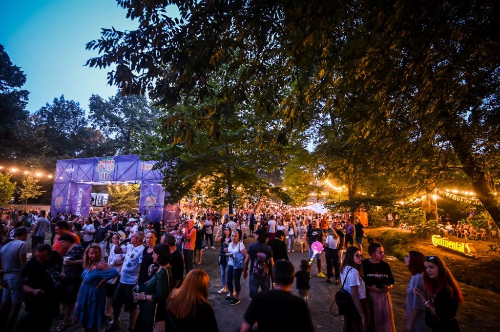 weekend plin la sibiu - party de top la backyard, concerte tari la focus in the park, finest fashion fest la avrig și festival tradițional la rășinari