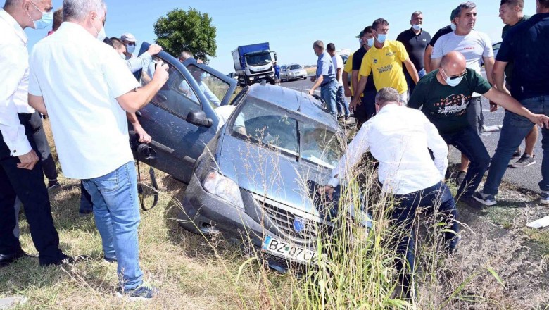 ministrul agriculturii a ajutat la scoaterea victimelor încarcerate în urma unui accident