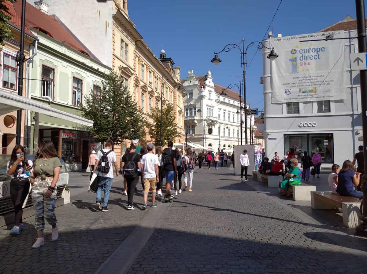 foto: centrul sibiului, plin ochi de elevi - cum a fost prima zi de școală