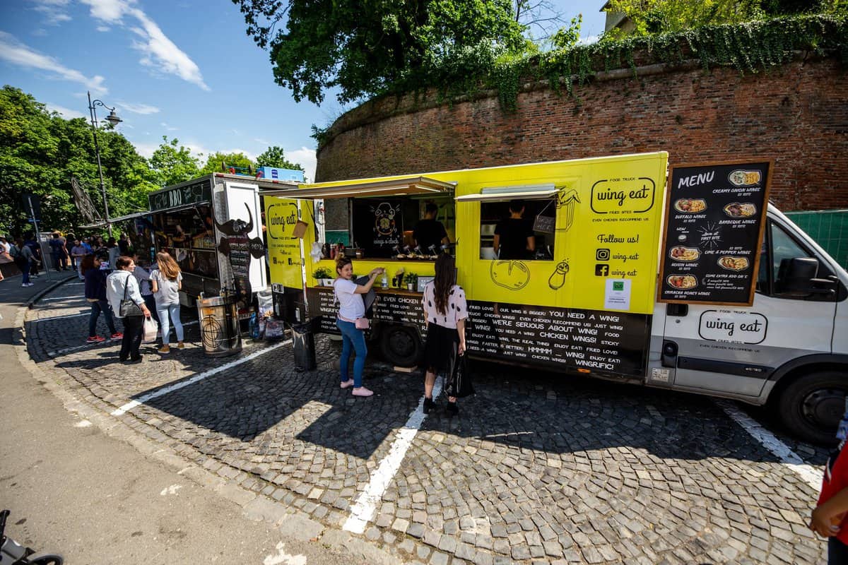 Street Food Park timp de zece zile la Sibiu – Festin culinar, concerte și multe surprize în Parcul Tineretului