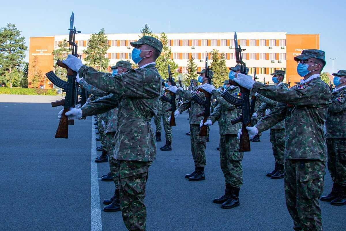 foto peste 300 de studenți ai aft sibiu au depus vineri jurământul militar