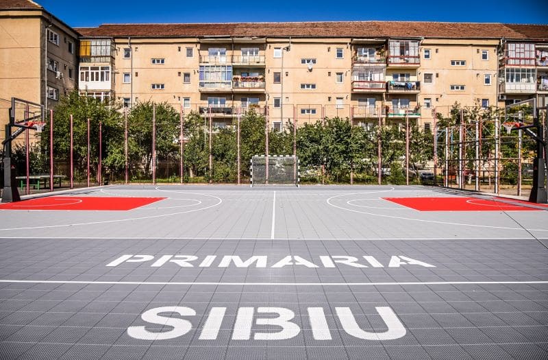 FOTO Liceul Onisifor Ghibu are teren modern pentru handbal și baschet