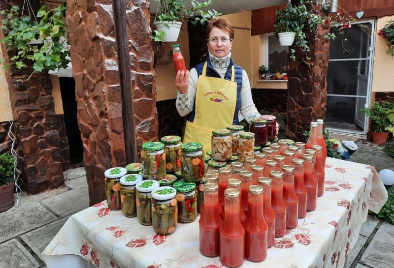 Bunătăți ca la Sadu - Tanti Chivuța prepară cele mai delicioase murături, gemuri și siropuri