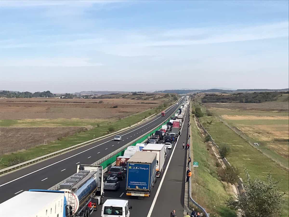 FOTO Accident cu zece răniți și un mort pe autostrada Sibiu - Deva