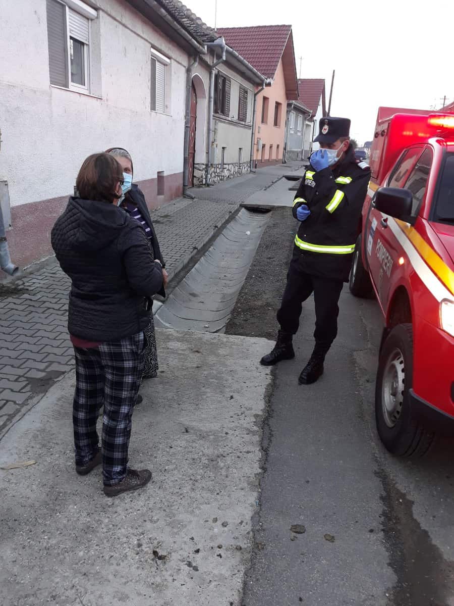 zeci de intervenții ale pompierilor sibieni în mai puțin de o zi - deblocări de uși și accidente