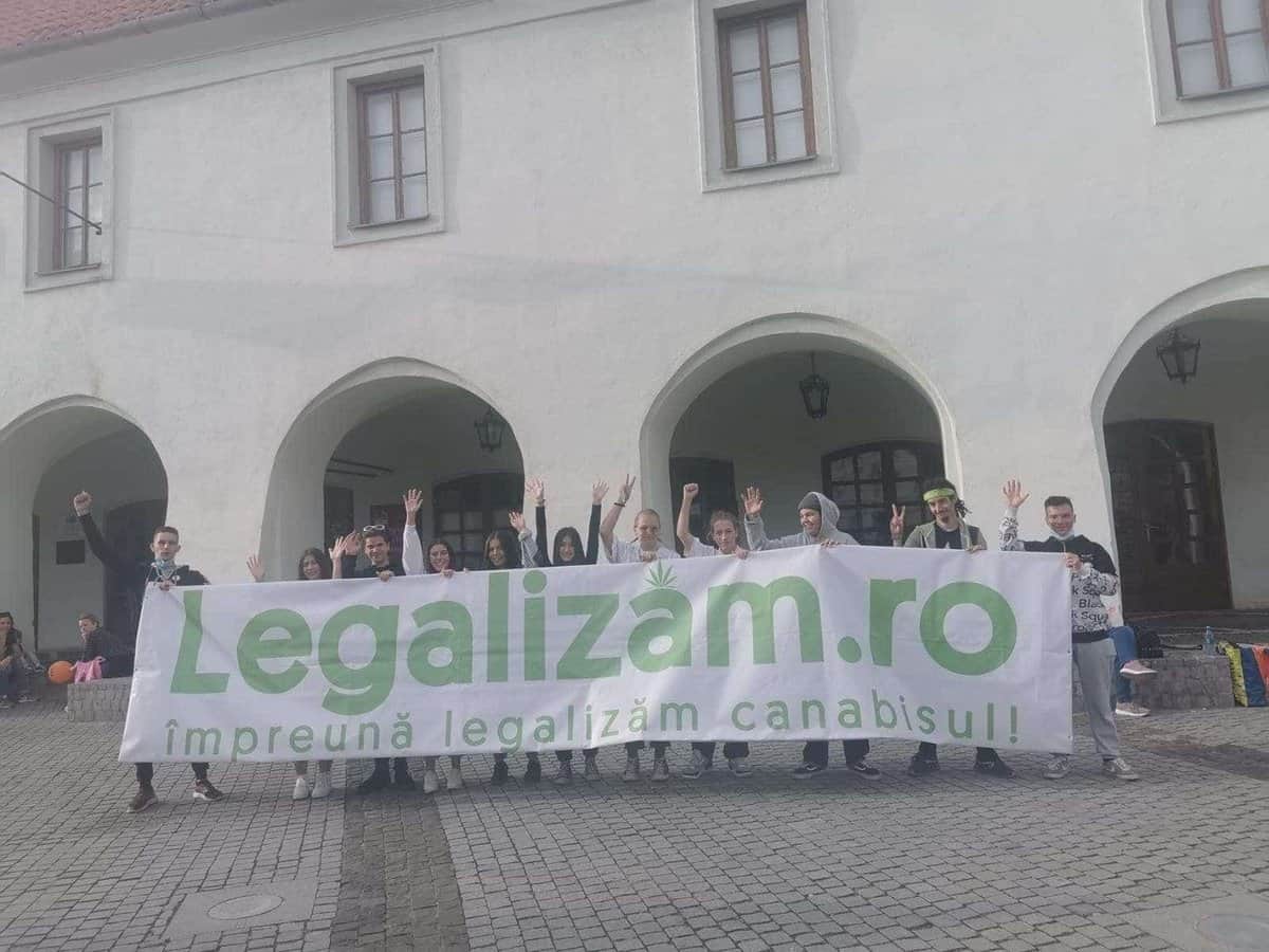 mitingul pentru legalizarea canabisului la sibiu - au venit doar câteva persoane