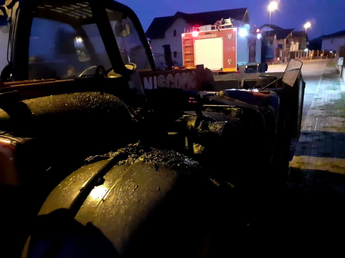 incendiu la șura mică - un tractor a luat foc în mers