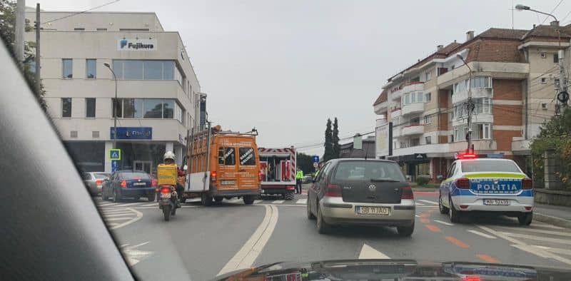 foto accident pe bulevardul victoriei. o femeie dusă la spital