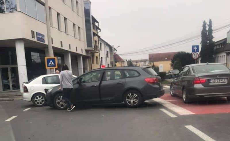 foto accident pe bulevardul victoriei. o femeie dusă la spital