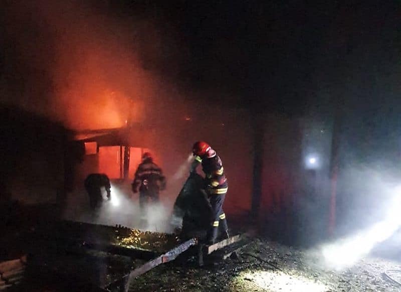 incendiu la o casă din laslea - a ars acoperișul