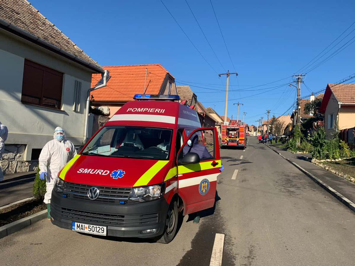 foto - incendiu la sibiu - o casă a luat foc din cauza unei lumânări