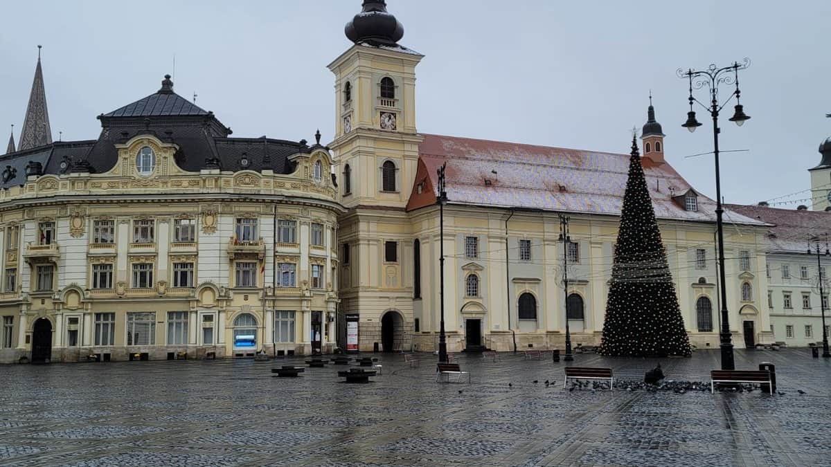 număr mare de cazuri noi de covid-19 la sibiu - mai mult de jumătate sunt tineri