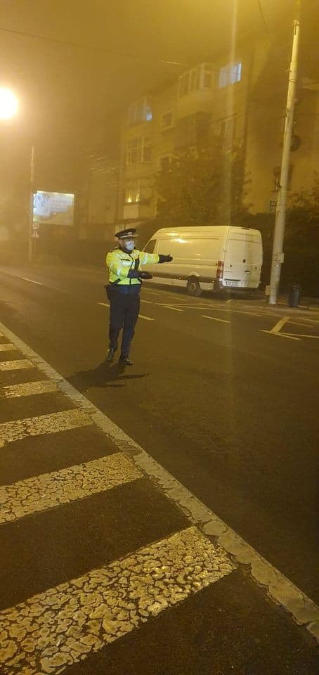 Cincisprezece sibieni prinși la plimbare după ora 23:00 - Au luat amendă