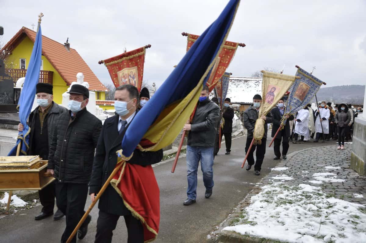 Procesiune - Rășinărenii l-au cinstit pe Sf. Ierarh Andrei Șaguna de Sfântul Andrei - Galerie foto