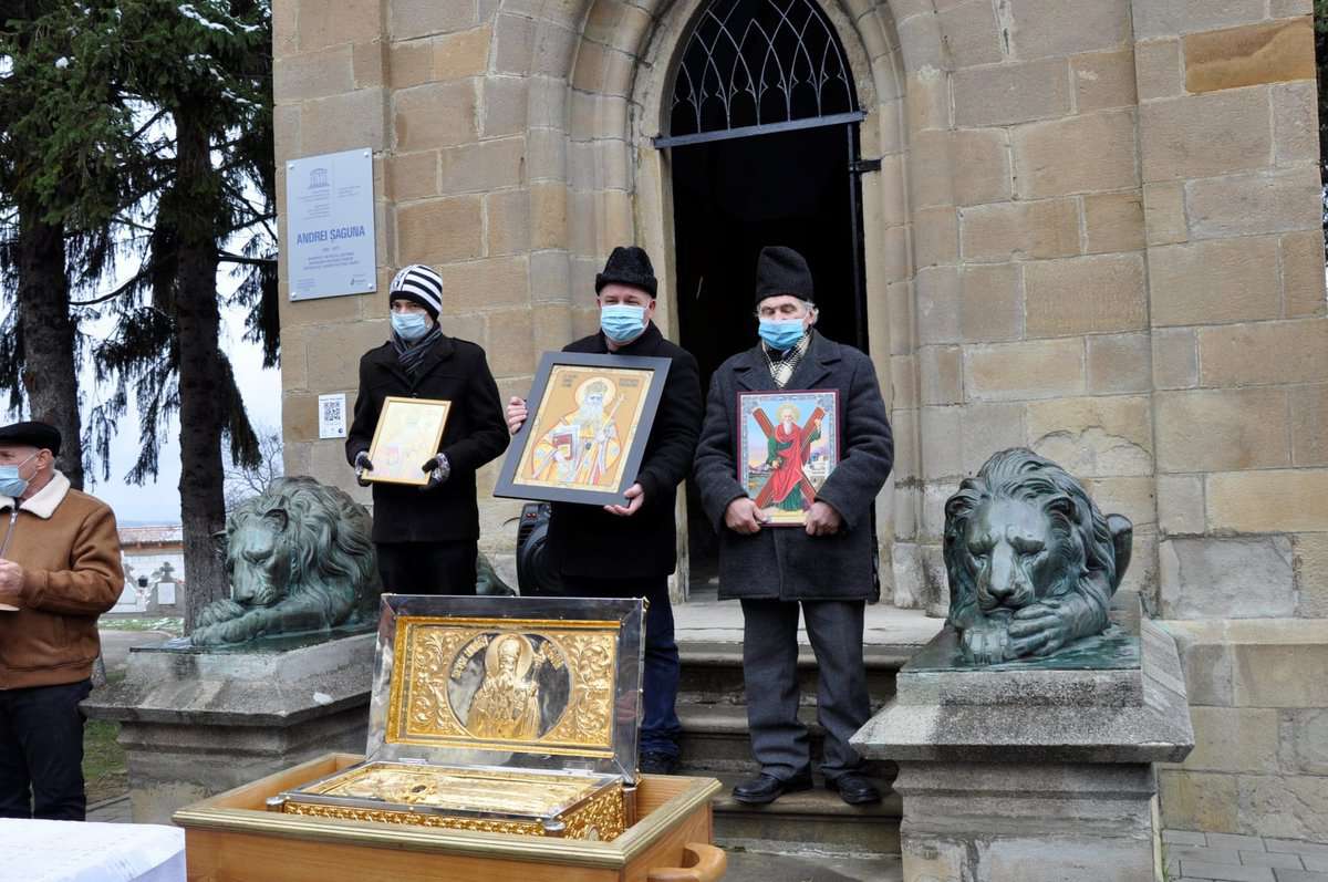 Procesiune - Rășinărenii l-au cinstit pe Sf. Ierarh Andrei Șaguna de Sfântul Andrei - Galerie foto