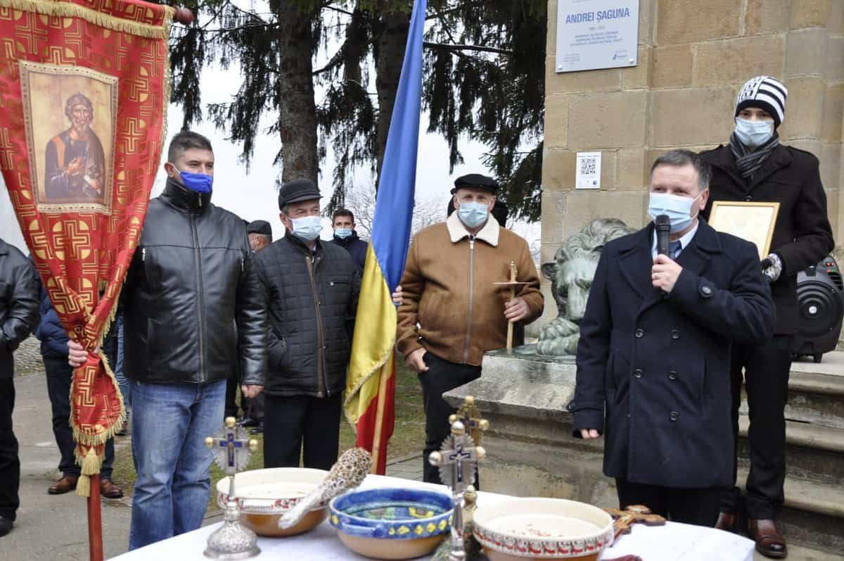 Procesiune - Rășinărenii l-au cinstit pe Sf. Ierarh Andrei Șaguna de Sfântul Andrei - Galerie foto