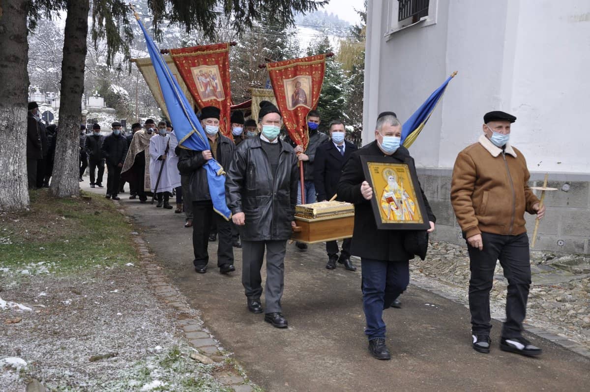 Procesiune - Rășinărenii l-au cinstit pe Sf. Ierarh Andrei Șaguna de Sfântul Andrei - Galerie foto