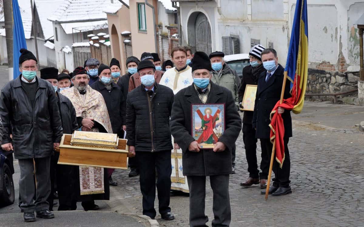 procesiune - rășinărenii l-au cinstit pe sf. ierarh andrei șaguna de sfântul andrei - galerie foto