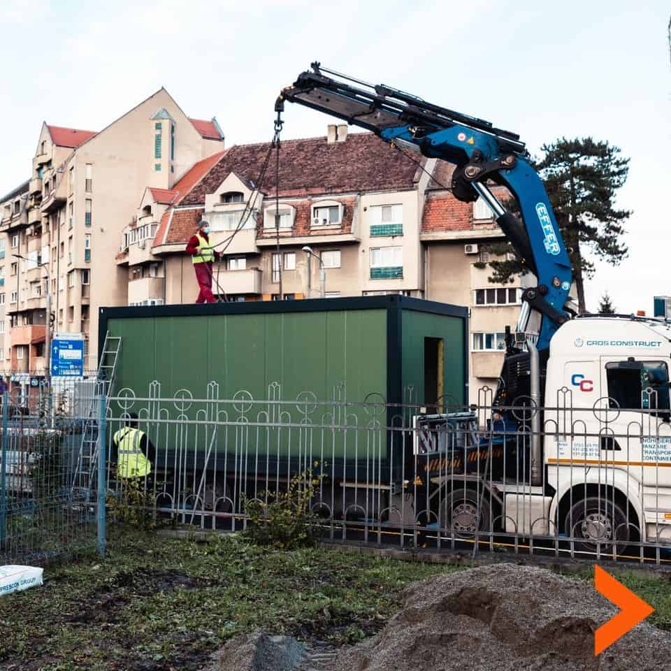 foto - spital modular din containere contruit în curtea județeanului din sibiu pentu bolnavii de cancer