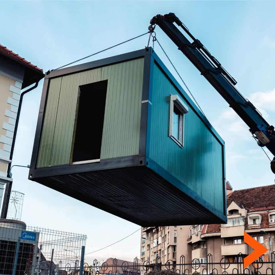 foto - spital modular din containere contruit în curtea județeanului din sibiu pentu bolnavii de cancer