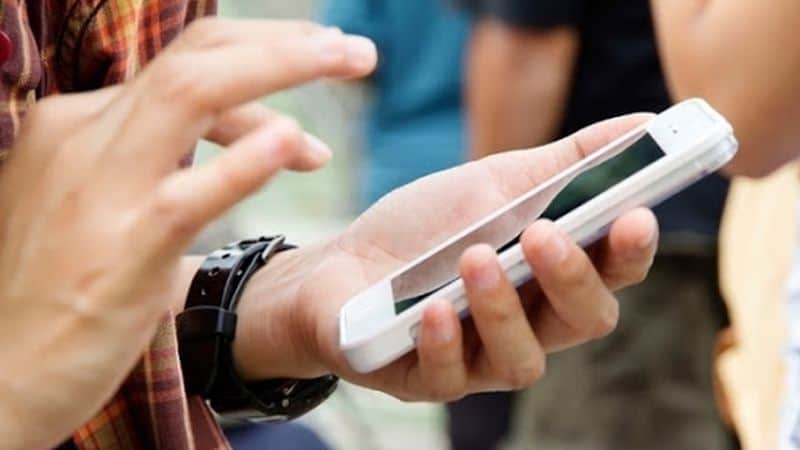 atenție la mesajele tip sms primite pe android - fură informații importante din telefon dacă sunt accesate