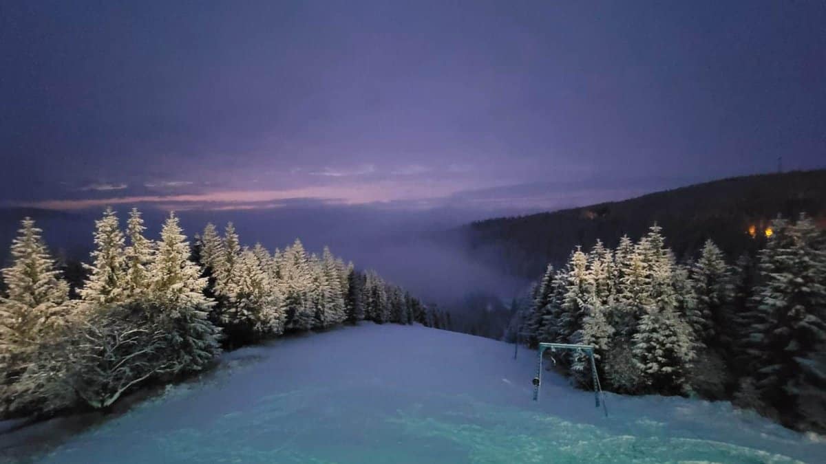 foto a nins ca-n povești la păltiniș - deși atmosfera este de vis, stațiunea e pustie