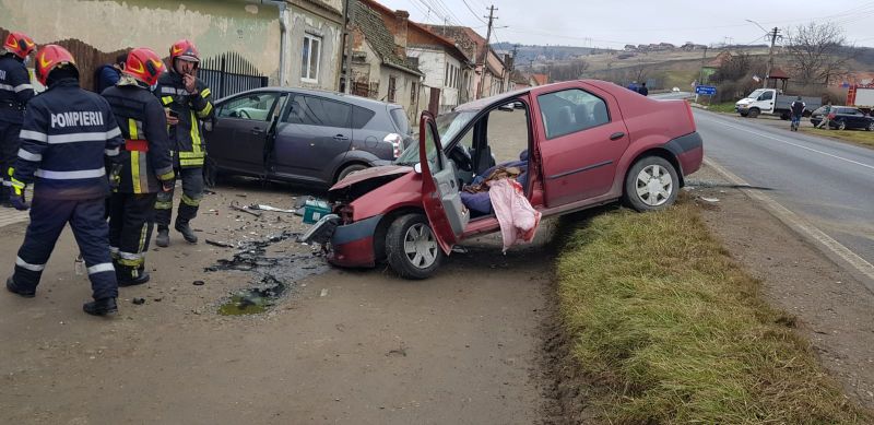 foto accident la șura mare. trei răniți și două mașini făcute praf