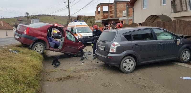 foto accident la șura mare. trei răniți și două mașini făcute praf