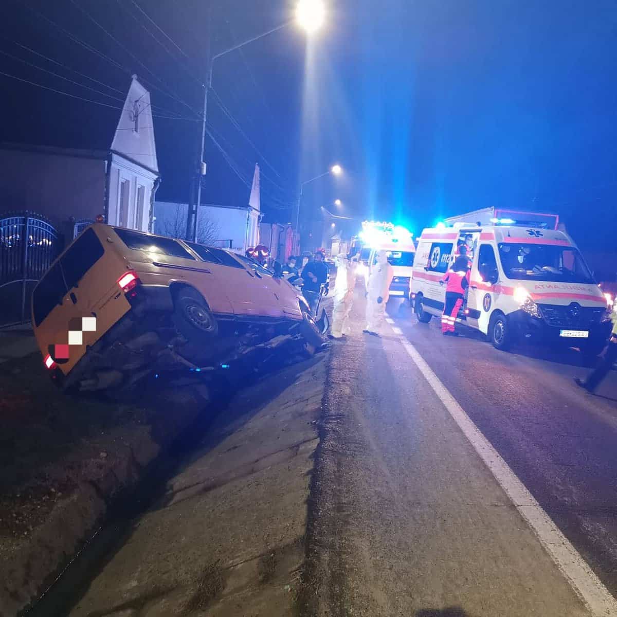 foto microbuz plin cu pasageri, accident la cristian. șapte persoane rănite