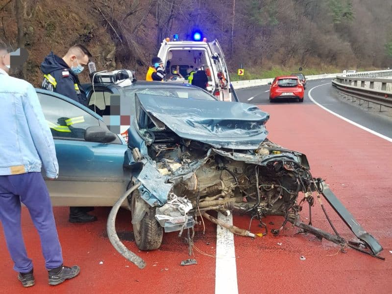 foto accident pe valea oltului, la lazaret. doi tineri răniți