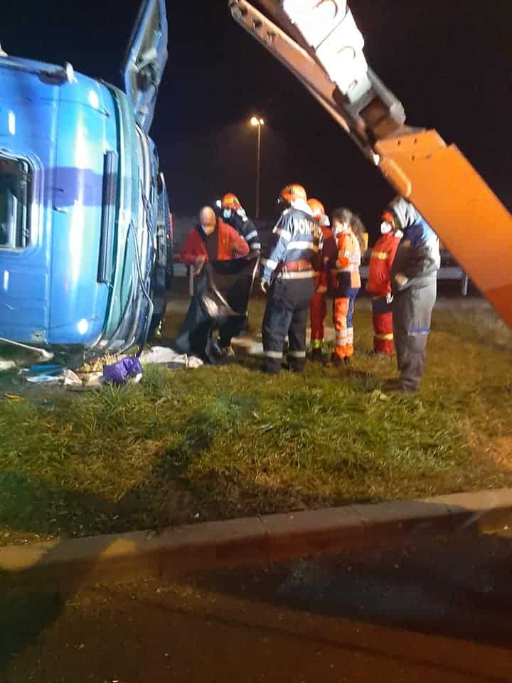 FOTO - Accident mortal pe A1, Sibiu - Deva. Șofer strivit de cabina unui TIR