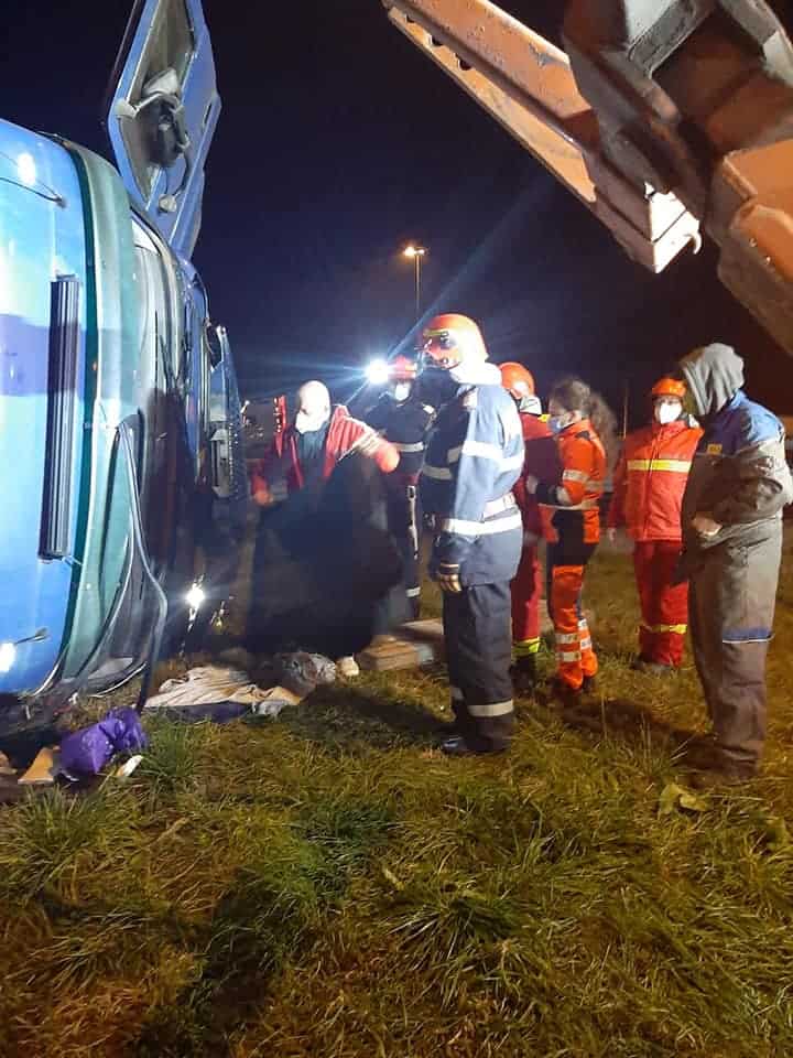 FOTO - Accident mortal pe A1, Sibiu - Deva. Șofer strivit de cabina unui TIR