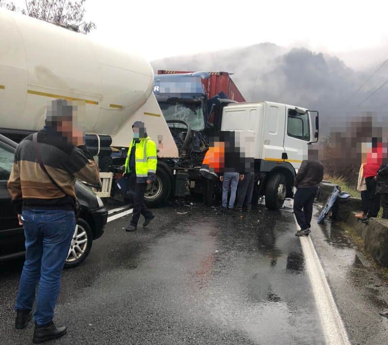 FOTO Accident pe Valea Oltului la Proieni - O persoană rănită