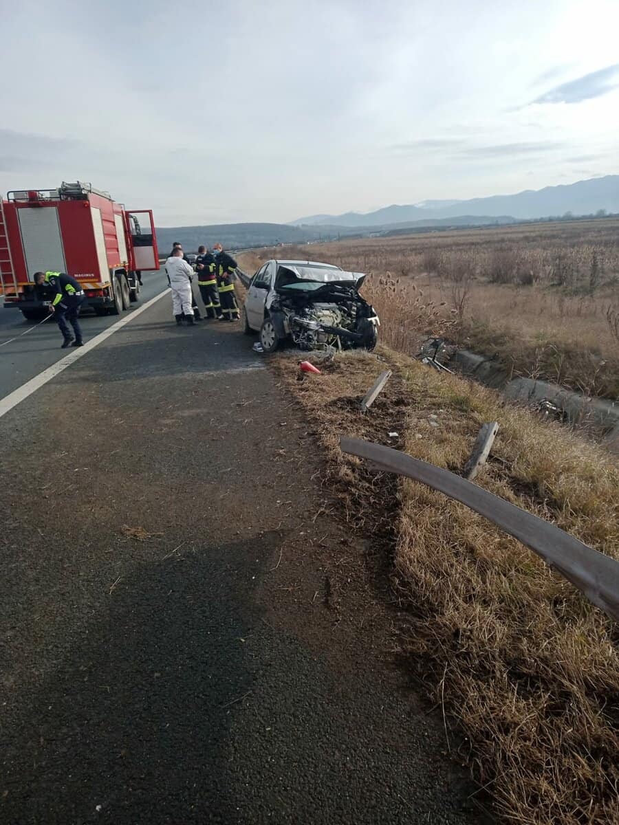 VIDEO: Accident pe Autostrada Sibiu - Deva. Mașină înfiptă în parapet