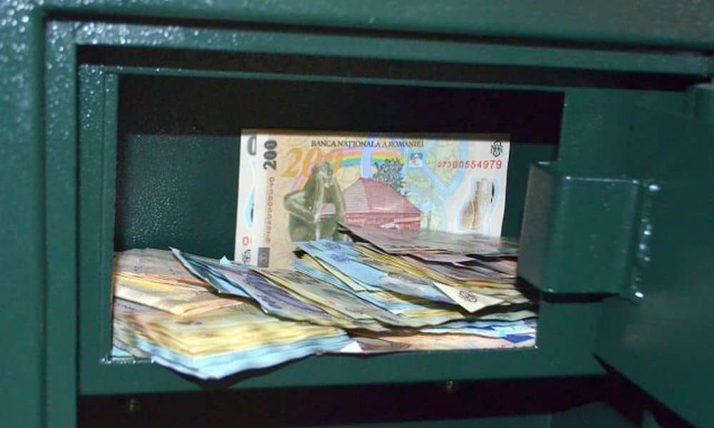 un fost şef de la poliţia rutieră este anchetat. nu a putut justifica peste 100.000 euro