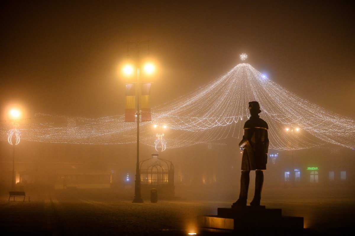 video foto s-au aprins luminile de sărbători din centrul sibiului - arată feeric!