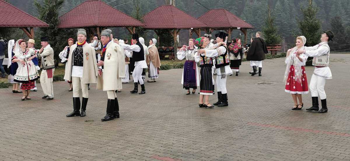 junii sibiului vestesc anul nou la tvr 1