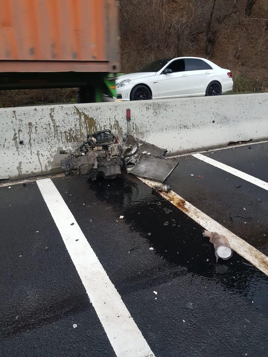 foto accident pe valea oltului, la lazaret. doi tineri răniți