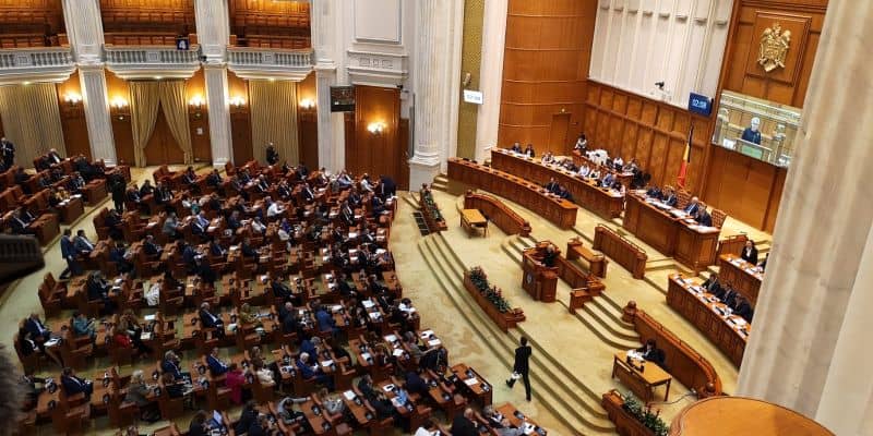 plenul reunit la parlamentului, convocat pentru citirea moțiunii de cenzură