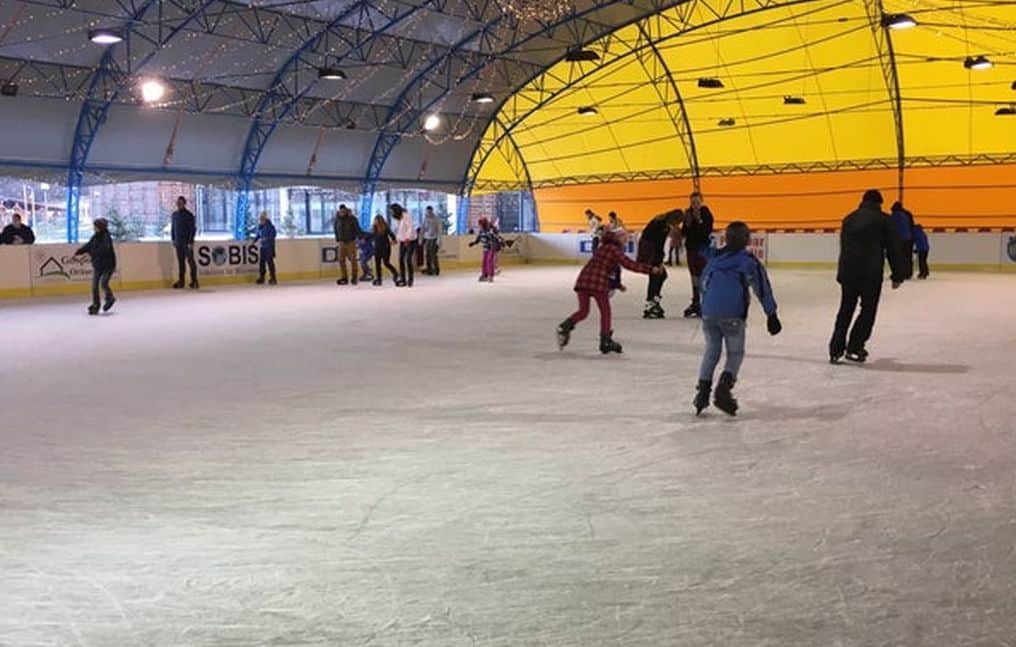 se deschide patinoarul din cisnădie - acces cu certificat verde