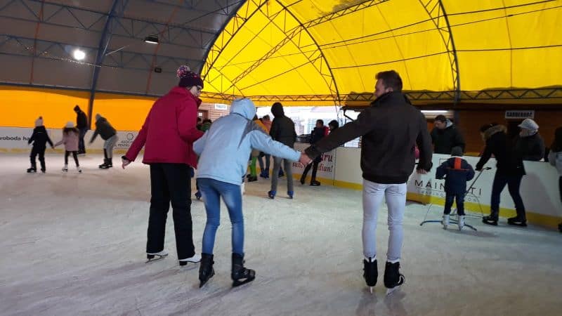 Campanie umanitară pentru 170 de copii instituționalizați la Sibiu - Ajută-i să meargă la patinoar