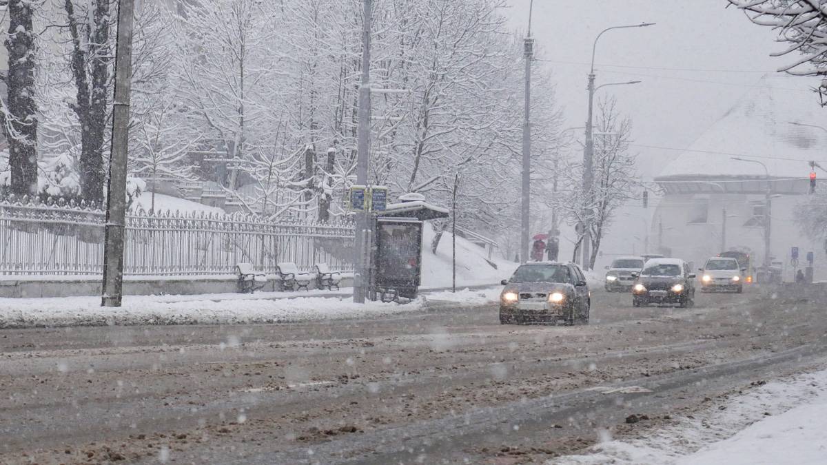 foto video - sibiul sub nămeți - străzi înzăpezite și haos în trafic din cauza zăpezii