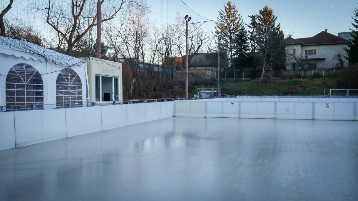 FOTO: Patinoarul din parcul Sub Arini se redeschide - Trei piste amenajate