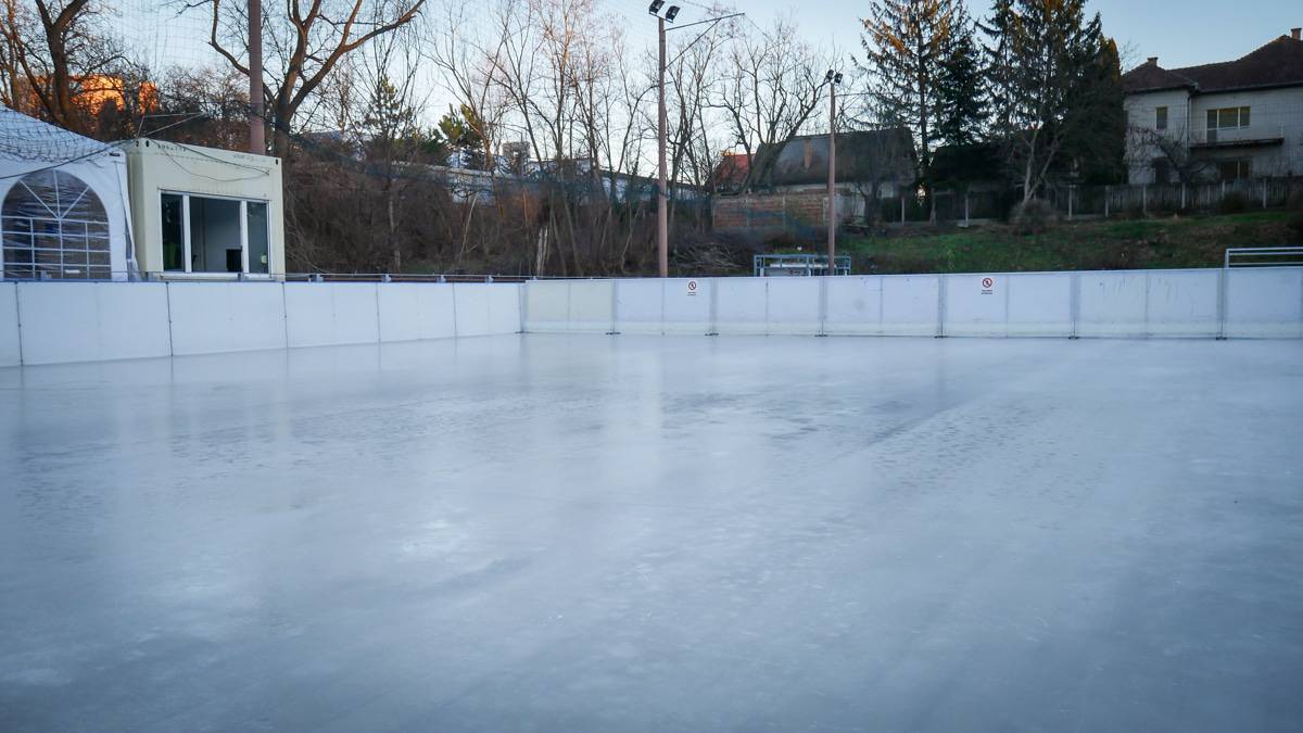 FOTO: Patinoarul din parcul Sub Arini se redeschide - Trei piste amenajate