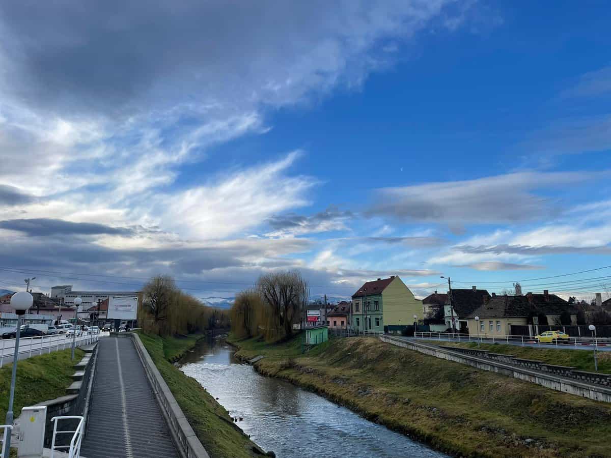 Anul crimelor la Sibiu - Bărbat tăiat în bucăți și aruncat în Cibin, femeie lovită cu ranga în cap și tânără ucisă cu 19 lovituri de cuțit