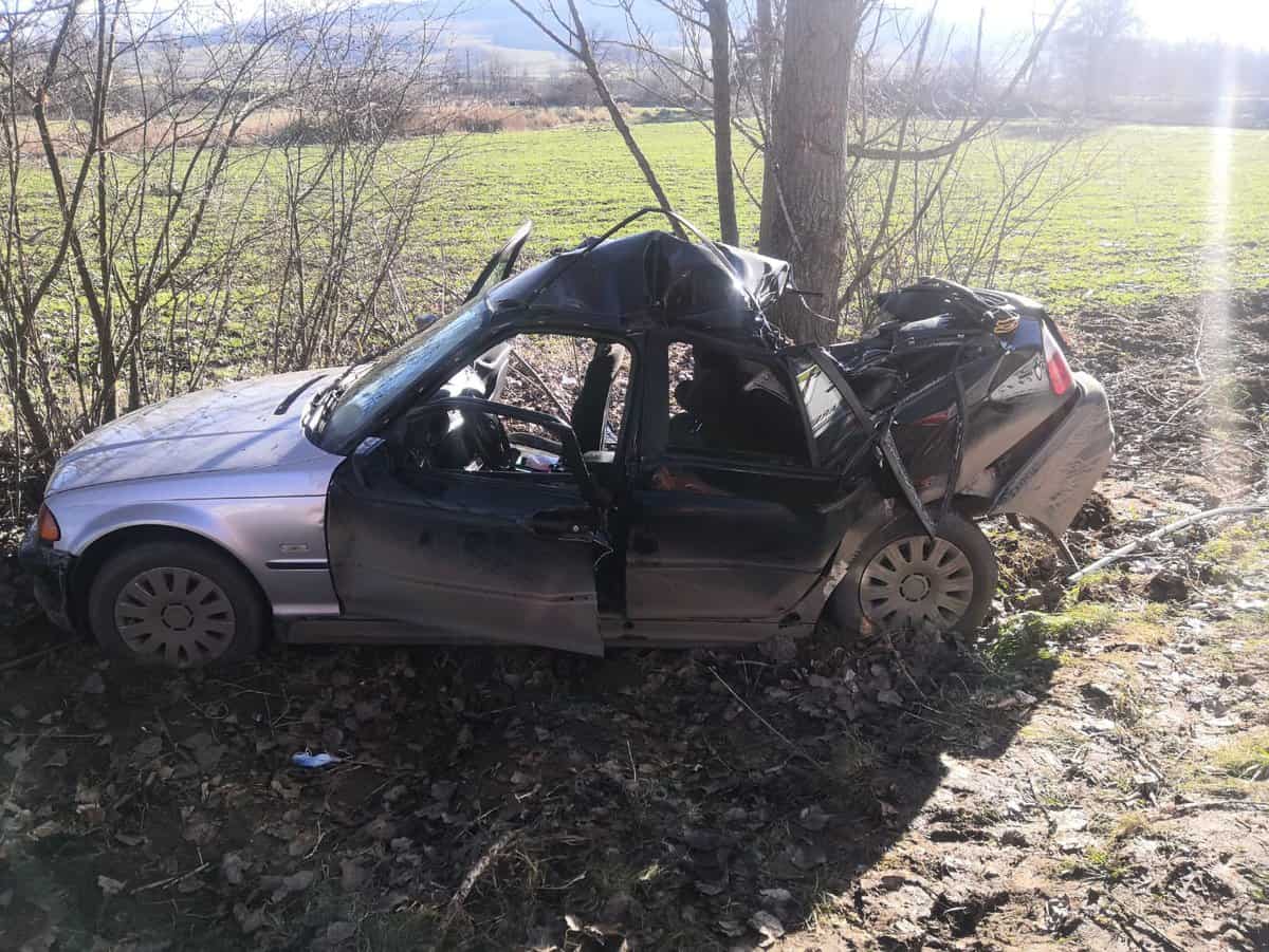 foto: accidentul de la fofeldea - doua victime inconștiente duse la spital