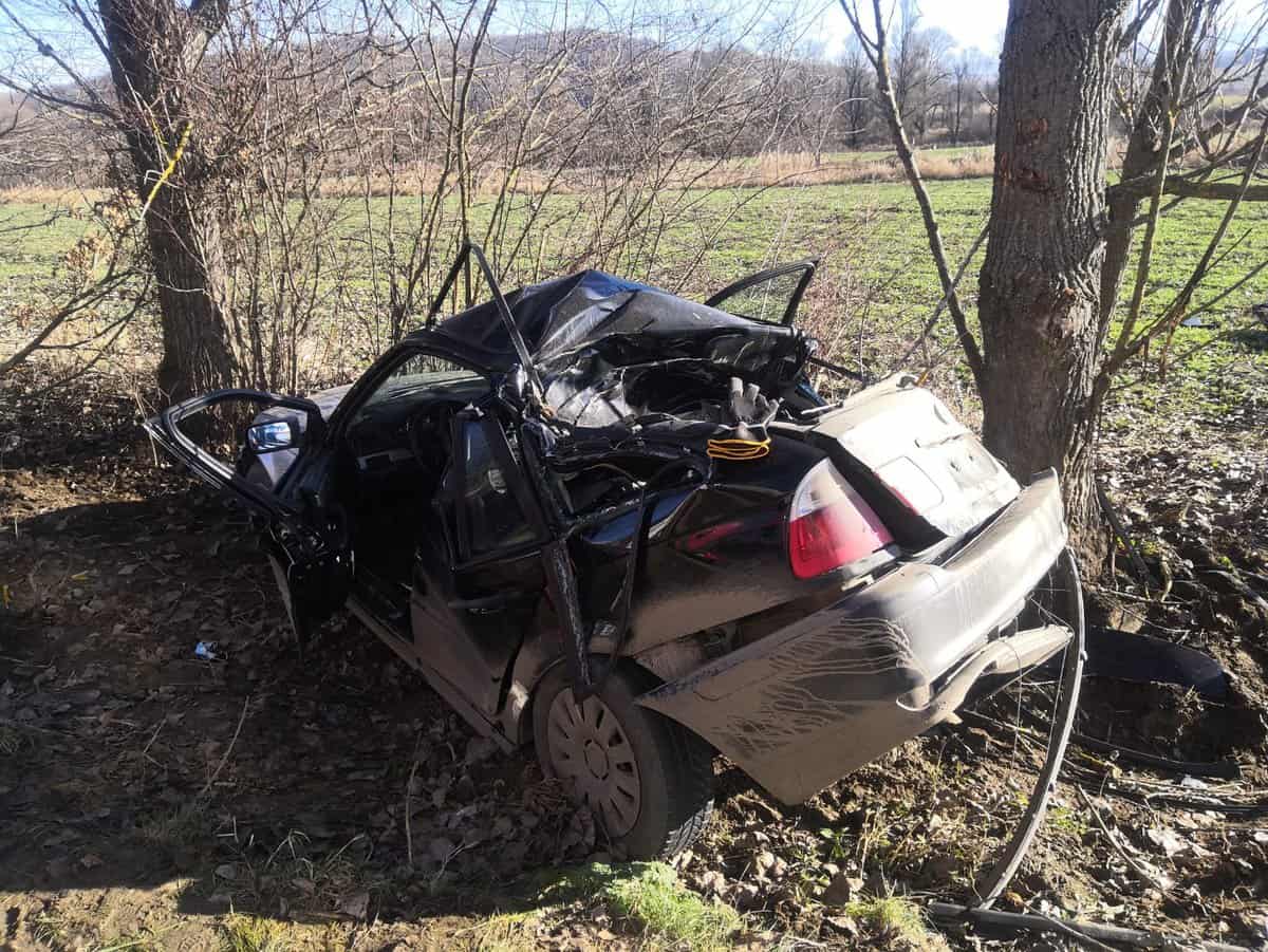 foto: accidentul de la fofeldea - doua victime inconștiente duse la spital